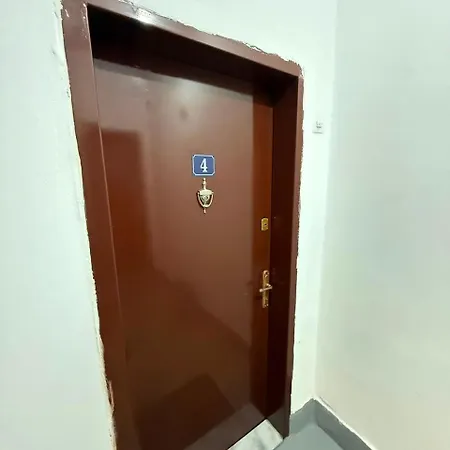 아파트 Cozy In 티라나